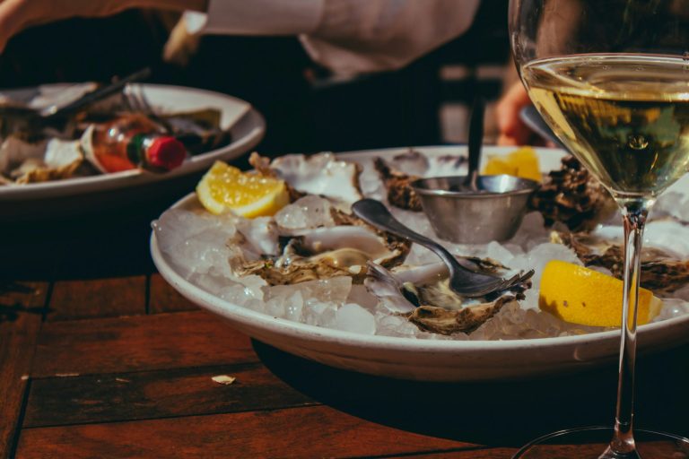 Netherlands, Oysters plating, Нидерландия, порция миди в ресторант